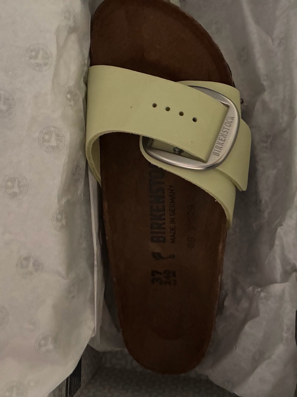 Birkenstock Women's Single Buckle Sandal in pale lime